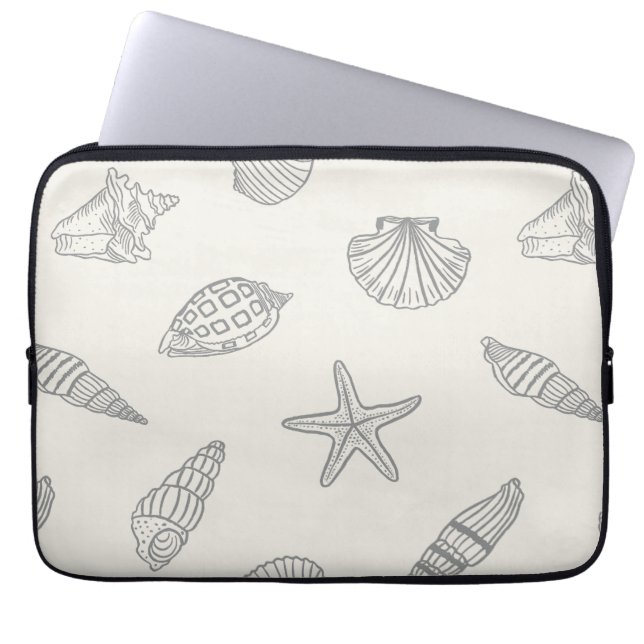 Koastal Treasure Misty Shoreline Laptop Fodral (Framsidan)