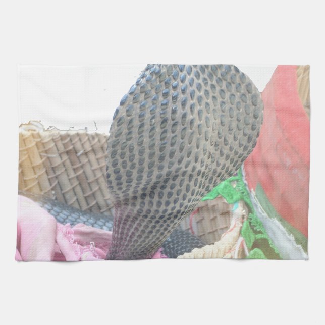 Kobra i Basket Art Print Kökshandduk (Horisontell)