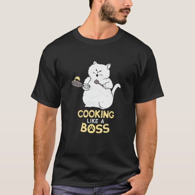 Kockande Katt Kockar Som En Boss T Shirt (Framsida)