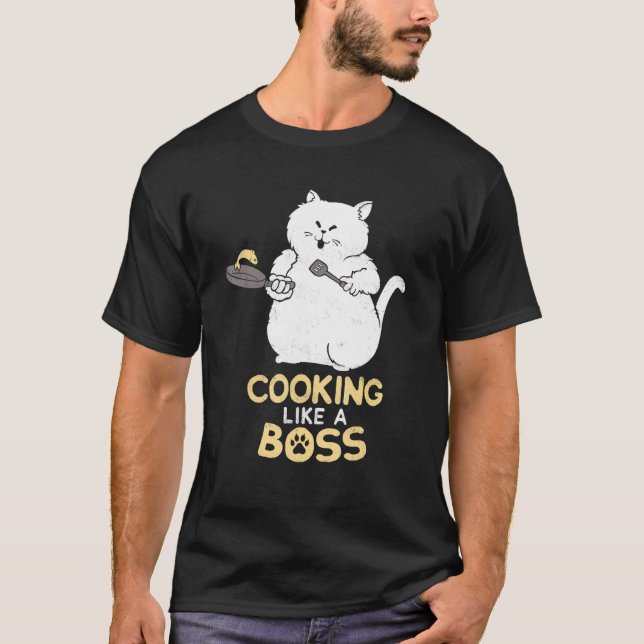 Kockande katt lagar mat som en boss t shirt (Framsida)
