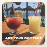 Kocksvansar efter Sea Anpassningsbar Text Underlägg Papper Kvadrat<br><div class="desc">Färgfull bild av iscocktails av kall på en strand pub vid havet med er egen text.</div>