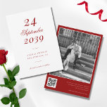 Kod för vit Vintage Crimson Red Photo Qr Spara Datumet<br><div class="desc">Överraska dina kära med det här moderna Spara datumkortet,  med vismisk text i skript-röd,  anpassningsbar-foto,  QR-kod och redigerbara detaljer. Anpassa den med lätthet genom att använda alternativen "anpassa" och "redigera med hjälp av verktyg".</div>