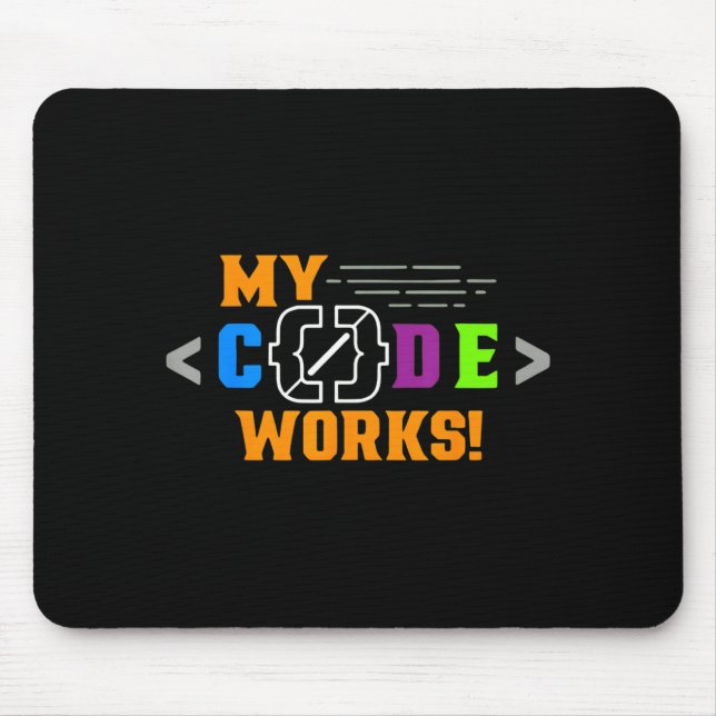 Kod fungerar roligt programmerare kodar mjukvara musmatta (Framsidan)