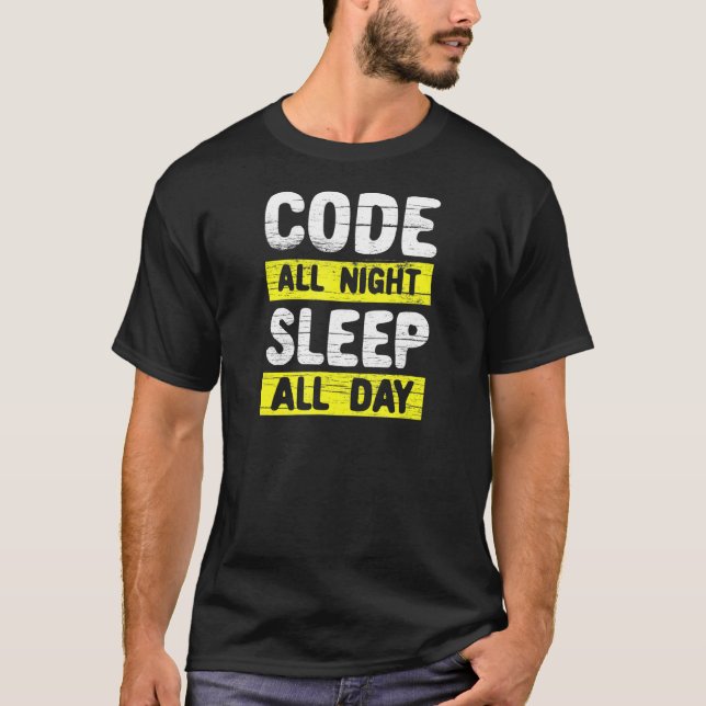 Koda hela natten sover hela dagen t shirt (Framsida)