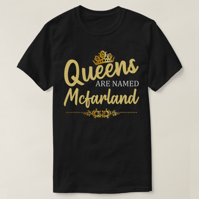 Köerna heter MCFARLAND Gift Surname Funny Birt T Shirt (Design framsida)