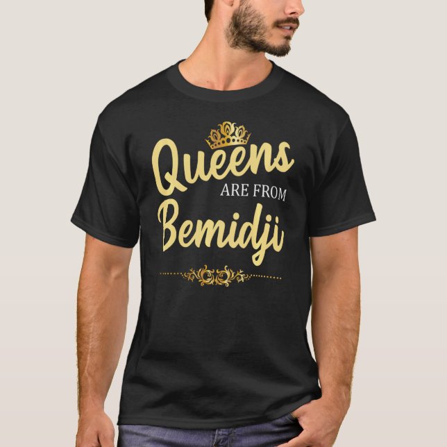 Köerna kommer från Bemidji Mn Minnesota Funny Home T Shirt (Framsida)