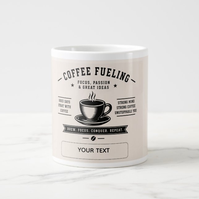 Koffeindrivet – Motiverande Personligt Koffein Jumbo Mugg (Framsidan)