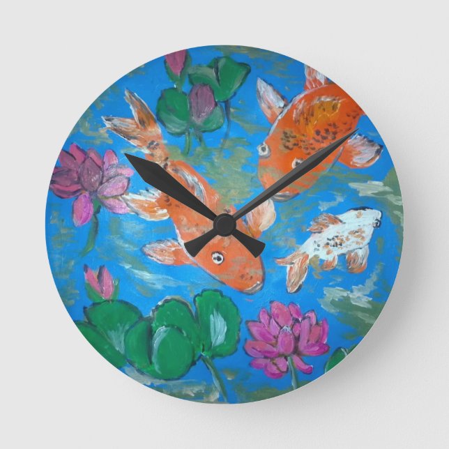 Koi bland Lotus Wall Clock Rund Klocka (Framsida)