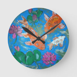 Koi bland Lotus Wall Clock Rund Klocka