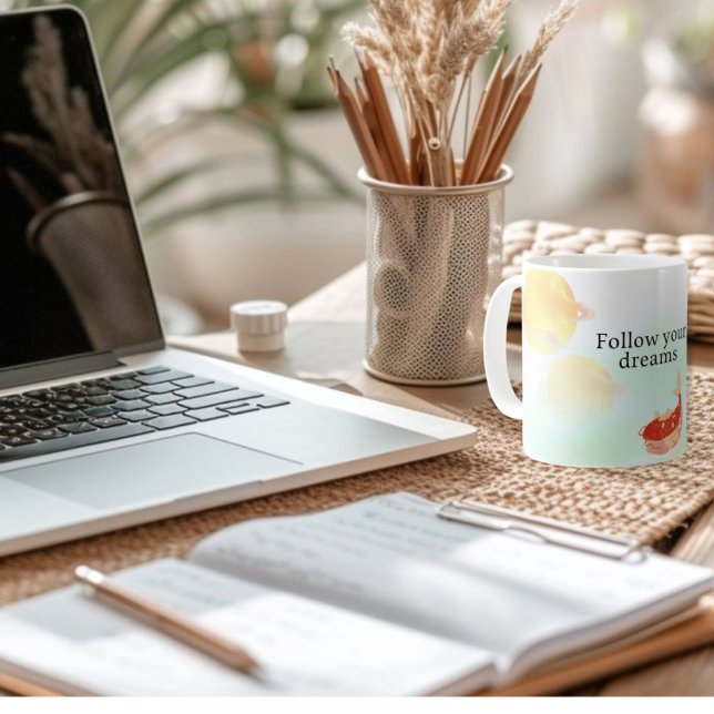 Koi Fish Dream Quote Art Skriv ut - "Följ ditt omr Kaffemugg (Skapare uppladdad)