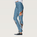 Koi Fish Illustrations on Blue Vinkar Patterned Leggings<br><div class="desc">Dessa baljor har stora och djärva illustrationer av koifisk i ett realistiskt stil på benets sidor. Bilderna är i orange,  vita och svarta och ställs in mot en enkel geometrisk mönstrad bakgrund som ser ut som oceanen vinkar.</div>