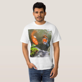 Koi fiskar i en damm t shirt
