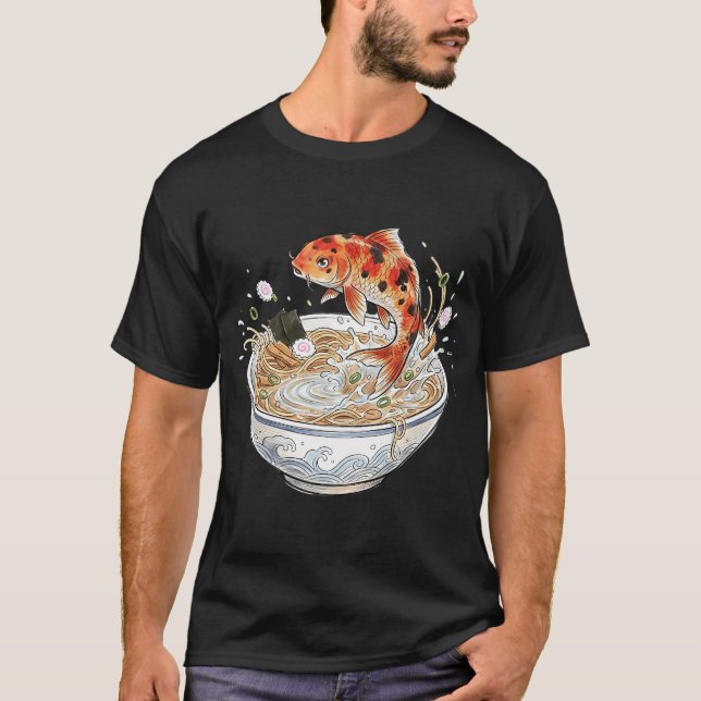 Koi's äventyr i Ramen-skålen T Shirt (Framsida)