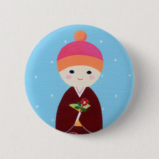 Kokeshi docka med camelliaen knapp