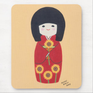 Kokeshi docka med solrosen musmatta