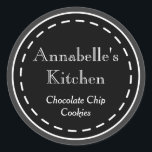 Köks Anpassningsbar Chalkboard Gift Märkre Sticker Runt Klistermärke<br><div class="desc">Anpassa de här kökstorkarna i stil genom att ändra texten till kostym efter dina behov. Använda de här vintage stil-klistermärkena för köket,  bageriet,  julen,  gåvor,  hantverk,  paket,  party favors,  presentsäckar,  bröllop,  affärer osv... Utformningen kommer från originalkonsten.</div>