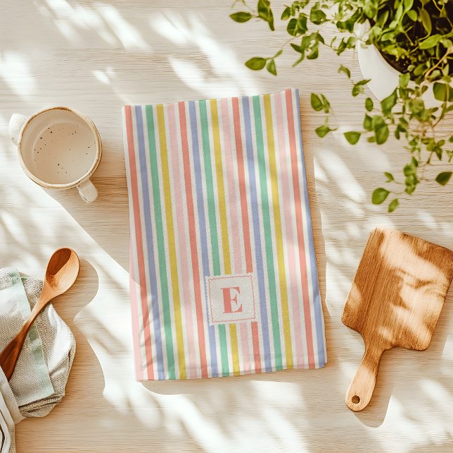 Köksduk med regnbågsfärger och initialer kökshandduk (Rainbow colors striped kitchen towel with monogram)