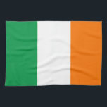Kökshandduk med Flagga av Irland<br><div class="desc">Lägg till en irländsk charm till ditt kök med den här förstklassiga kökshandduken med Irlands flagga! Den här kökshandduken är gjord av högkvalitativa material och visar på ett vackert sätt den irländska flagga ikoniska utformning - med lodrät rand av grönt, vitt och orange. Det pulserande färg och noggranna detaljerna gör...</div>
