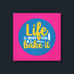 Kökstypografi Retro Wall Art Canvastryck<br><div class="desc">Färgfull typografisk konst med retro och vibrerande färg. Lustigt citat om mat,  matlagning,  bakning och matlagning. dekoration för perfekt till ditt kök,  middag,  kafé,  bageriaffär eller restaurang. Bakgrunden färg (cirkeln och fyrkanten) är anpassade via Design Verktyg.</div>