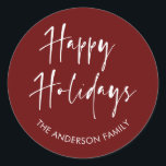 Kol för glad helg Modern Script Calligraphy-familj Runt Klistermärke<br><div class="desc">Glad helg Modern jul-Mörk Red and White Round Sticker med skript Calligraphy och Family Namn</div>