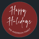 Kol för glad helg Modern Script Calligraphy-familj Runt Klistermärke<br><div class="desc">Glad helg Modern jul-Mörk Red and White Round Sticker med skript Calligraphy och Family Namn</div>