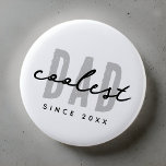 Kol Pappa sedan 20XX Modern enkel och enkel disket Knapp<br><div class="desc">Denna enkla och moderna utformning består av sanserif-typografi.</div>
