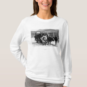 Kolag som drar manar i en vagn t shirt