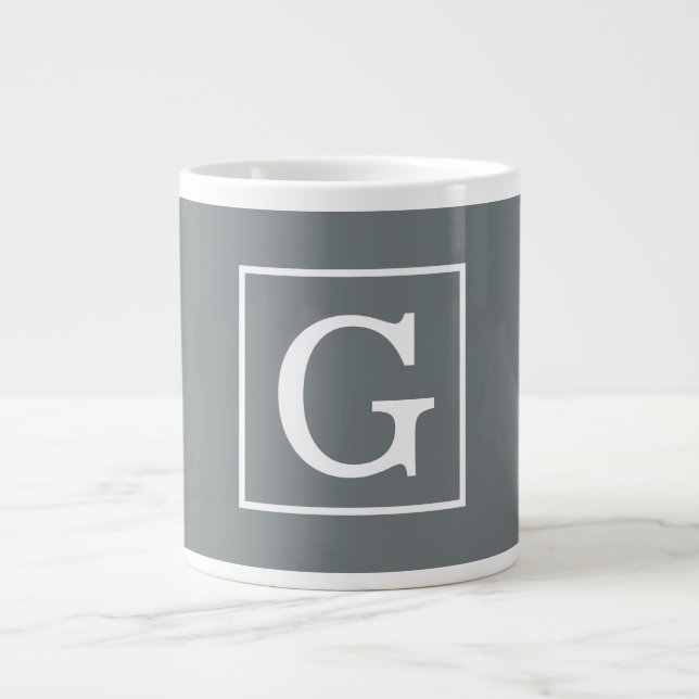Kolgrå Vit Infattad Initial Monogram Jumbo Mugg (Framsidan)