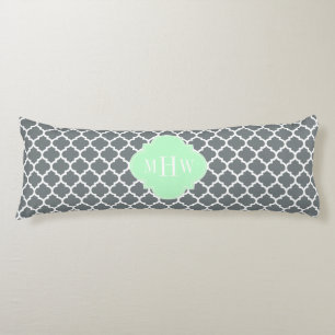 Kolgrå Vit Marockansk #5 Mint Namn Monogram Kroppskudde