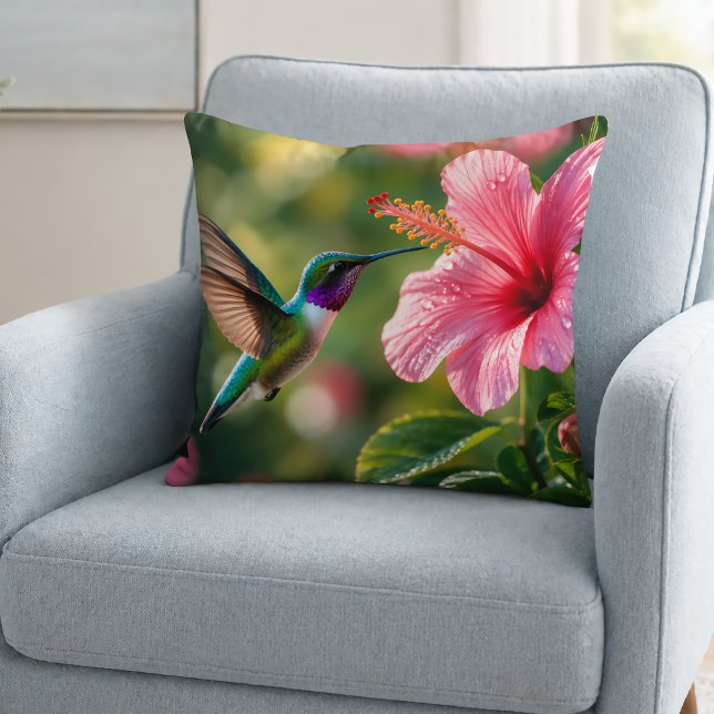 Kolibri i blomning kudde (Skapare uppladdad)