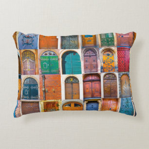 Kollage av medeltida ytterdörrar i Prag, Tjeckien  Prydnadskudde