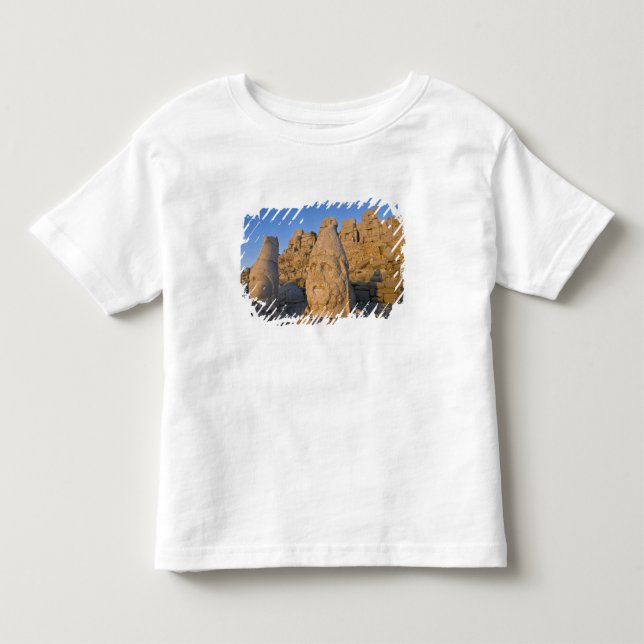 Kolossala huvudstatyer av gudar som vaktar t-shirt (Framsida)