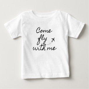 "Kom Fly with Me" minimalist av T-shirt i Baby