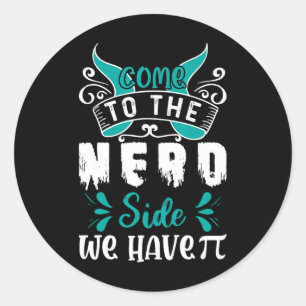 Kom till Nerd Side Vi har Pi 1 Runt Klistermärke