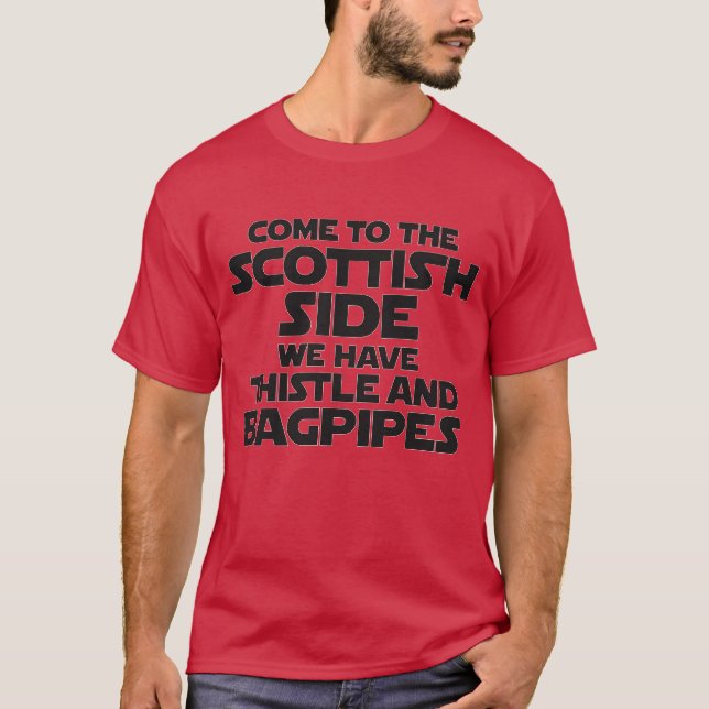 KOM TILL SCOTTISH SIDE VI HAR DENNA OCH BAGP T SHIRT (Framsida)