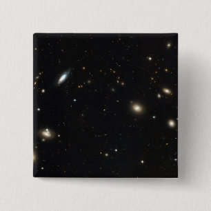 Koman samla i en klunga av galaxer knapp