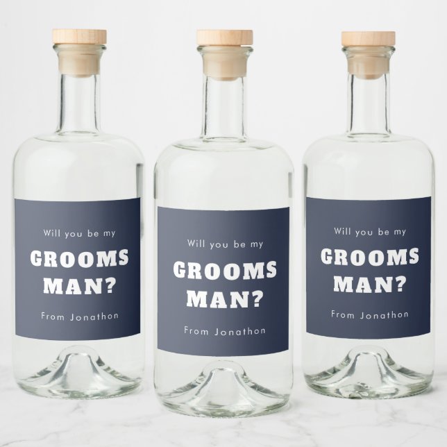 Kommer du att bli min Groomsman White Script Navy  Spritflaskor Etikett (Flaskor)