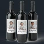 Kommer du att bli min gudfader Photo Frieri? Vinflaska Etikett<br><div class="desc">Tittar för ett sött och meningsfullt sätt att be en älskad att vara din baby gudfar? Detta moderna, minimalistiska vin-märke är perfekten till att ställa frågan! Oavsett om du frågar en familjemedlem eller nära vänner, hjälper den här etiketten dig att skapa ett hjärtligt ögonblick som de kommer att uppskatta för...</div>