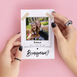 Kommer du att bli mitt Frieri kort för Bridesmaid<br><div class="desc">Fira din speciella koppling till din bästa vän och be dem att vara din brudgummi eller maid of honor med vår vilja... Du blir mitt bridesaid Photo Frieri Card. Det här moderna och minimalistiska kortet har en svart och vit design som gör att du kan anpassa det med ett omhuldat...</div>