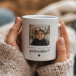 Kommer du att vara min Godmor Photo Frieri? Kaffemugg<br><div class="desc">Tittar för ett sött och meningsfullt sätt att be en älskad att vara din baby gudmor? Denna moderna, minimalistiska utformning från mugg är perfektens väg att gå! Oavsett om du frågar en familjemedlem eller nära vänner, hjälper den här etiketten dig att skapa ett hjärtligt ögonblick som de kommer att uppskatta...</div>