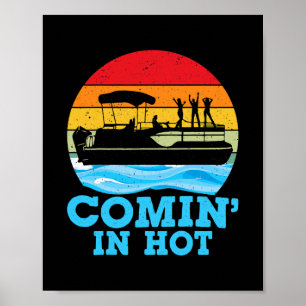 Kommer i Hett Funny Sjö Party Pontoon Boating Poster