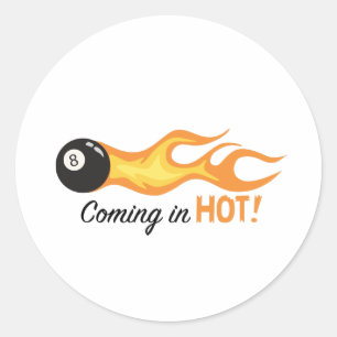 Kommer i Hett Runt Klistermärke
