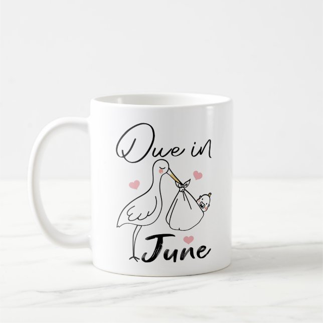 Kommer i juni Söt svan som bär en rolig ny bebis Kaffemugg (Vänster)