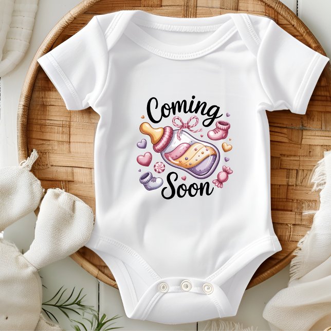 Kommer snart graviditetsannonsering baby shower gi t shirt (Skapare uppladdad)