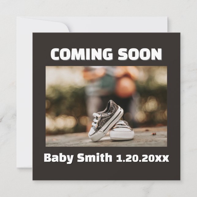 Kommer snart Social Media Baby Sneakers Gravid Meddelande (Framsida)