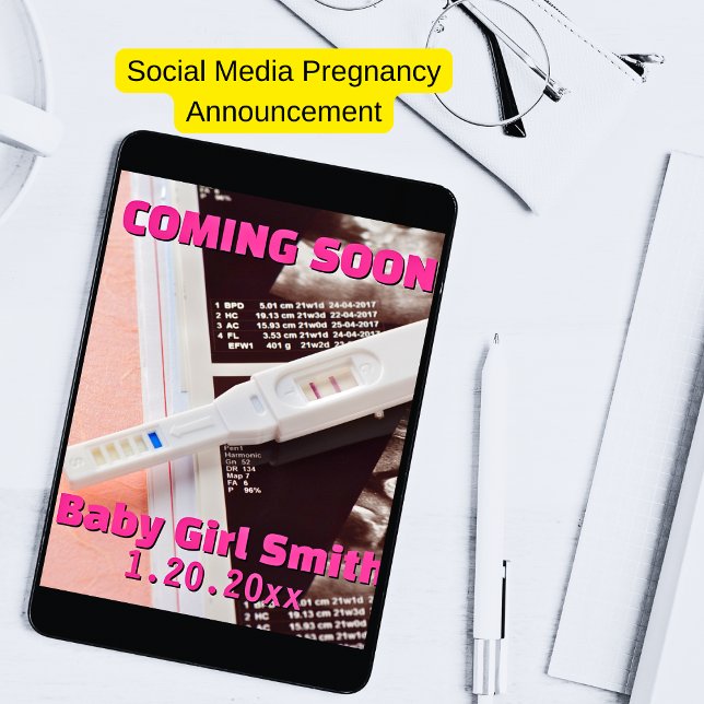 Kommer snart Social Media Positive Girl Gravid Meddelande (Social Media Pregnancy Girl Announcement)