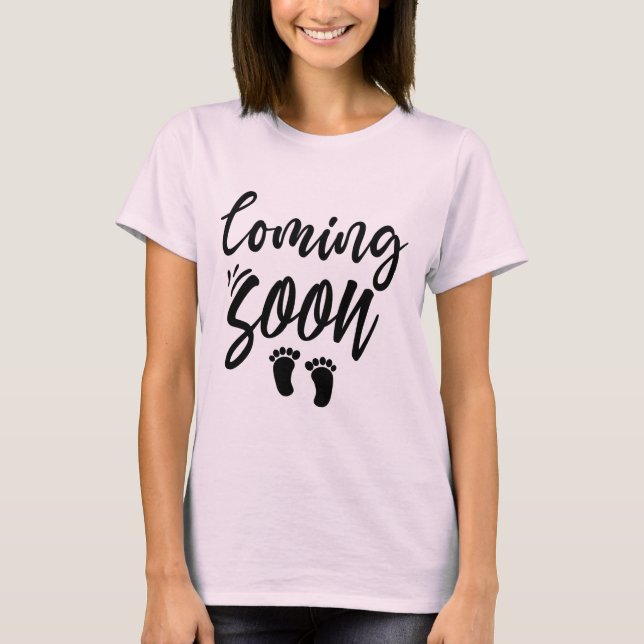 Kommer snart t shirt (Framsida)