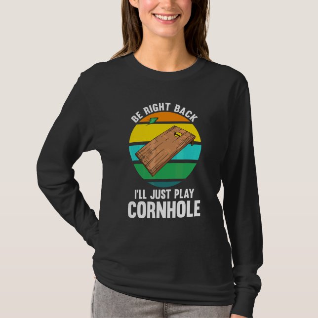 Kommer Strax Tillbaka Jag Ska Bara Spela Cornhole  T Shirt (Framsida)