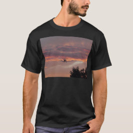 Kommersiell jetlandning vid solnedgång tee shirt