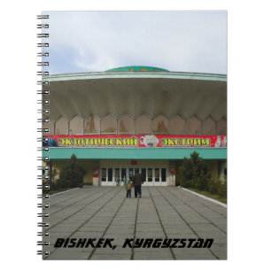 Kommunistisk arkitektur Circus, Bishkek, Kirgizist Anteckningsbok Med Spiral